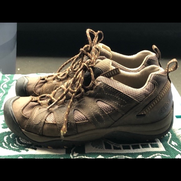 keen athletic shoes